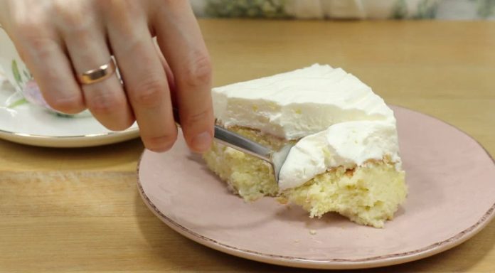 Prăjitură Insiropată cu Lapte - Delicioasă și Cremoasă