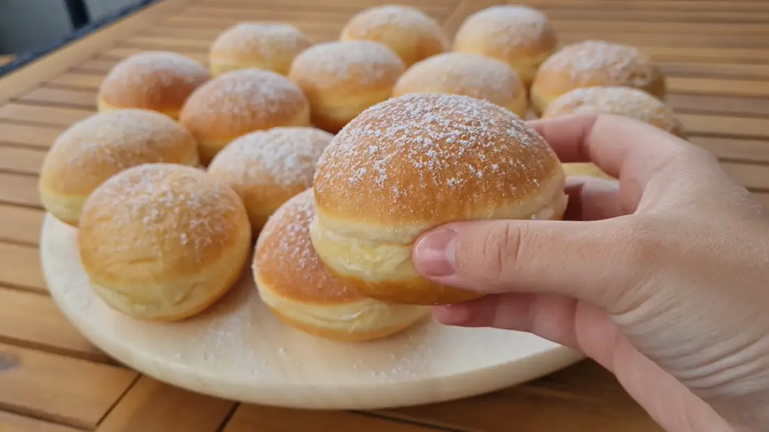 Gogoși de Casă Pufoase și Delicioase - Rețetă Simplă și Rapidă