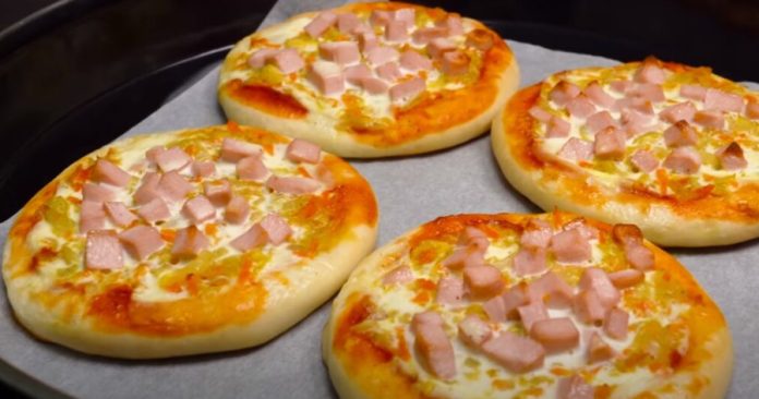Mini pizza cu legume și suncă - O delicatesă rapidă și gustoasă, perfectă pentru orice masă