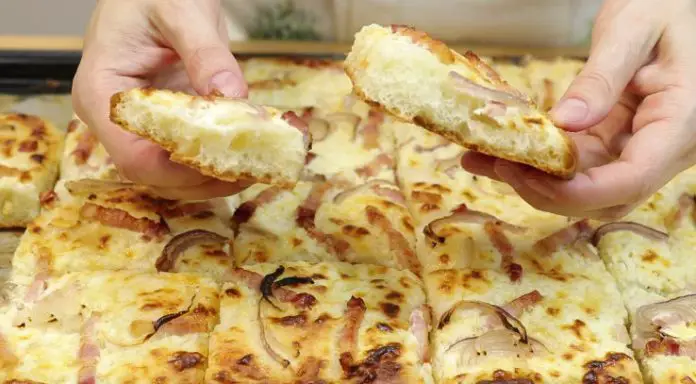 Rețetă de Pizza cu șuncă și ceapă - pufoasă și delicioasă