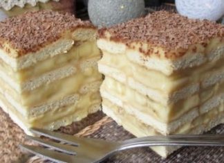 Prăjitură fără Coacere cu Blat de Biscuiți și Umplutură de Banane – Rețetă Simplă și Delicioasă