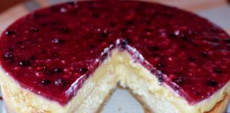 Rețetă de cheesecake cu cremă de vanilie și fructe de pădure - Desert fraged și pufos
