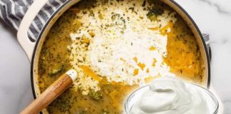 Descoperă cum să îmbogățești gustul și textura ciorbei cu smântână, urmând pașii corecți pentru a evita tăierea sau brânzirea acestui ingredient delicios