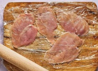 Descoperă secretele pentru a pătrunde și a aromatiza carnea înainte de a o da prin făină sau ou pentru un șnițel delicios și fraged.