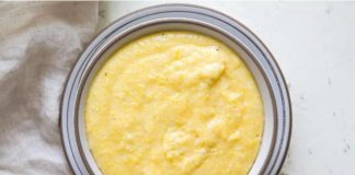 Descoperă cum să prepari o mămăligă perfectă, folosind proporțiile potrivite de apă și mălai, și adăugând un ingredient pentru o textură bogată și o aromă delicioasă.