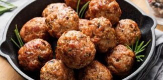 Secretul pentru Chiftele Perfecte: Cum să Legi Corect Carnea Tăiată