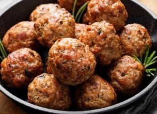 Secretul pentru Chiftele Perfecte: Cum să Legi Corect Carnea Tăiată