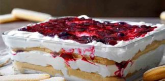 Descoperă o rețetă simplă și delicioasă de tiramisu cu fructe de pădure și mascarpone, perfectă pentru orice ocazie