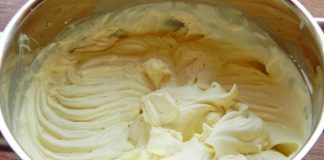Tort cu Cremă de Ciocolată Albă - Desertul Perfect pentru Aniversări