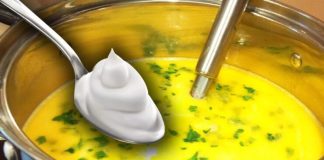 Când se adaugă smântâna în ciorbă de fapt ca să nu se brânzească. Este regulă de bază pentru bucătarii renumiti