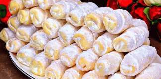 Descoperă o rețetă ușoară pentru rulouri delicioase cu smântână și umplutură de nucă, perfecte pentru un desert rapid