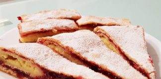Descoperă o rețetă delicioasă de plăcintă cu aluat subțire și umplutură bogată în vanilie și dulceață de vișine