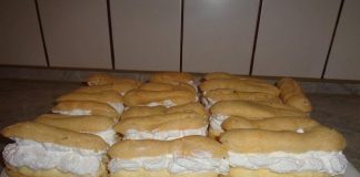 Rețetă Tradițională de Eclere cu Cremă de Vanilie și Frișcă din Caietul Mamei