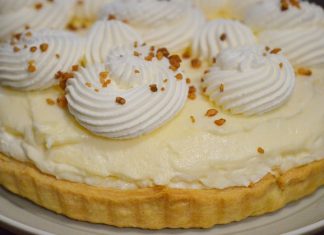 Tarta cu Cremă de Vanilie, Banane și Frișcă: Rețetă de Nerefuzat