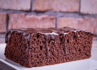 Negresă cu Glazură de Ciocolată: Rețetă Simplă și Delicioasă