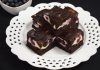 Ați încercat vreodată negresă cu brânză? Acest desert delicios are un blat umed, aromat și absolut irezistibil!