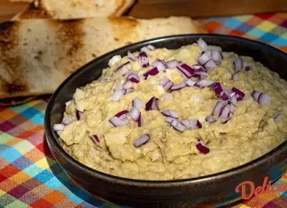 Descoperă Secretul Savoarei: Ce să Adaugi în Salata de Vinete în Loc de Maioneză!