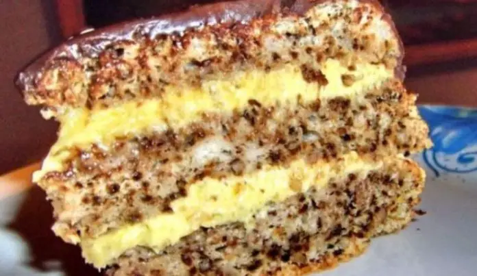 Prăjitură cu Nucă și Cremă de Vanilie - Deliciul care Încântă Oaspeții