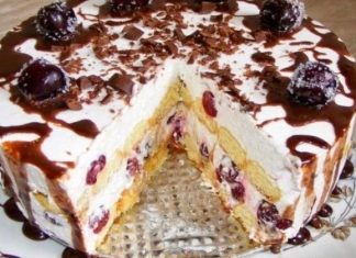 Tort de Vișine cu Pișcoturi: Desert Răcoritor și Gustos