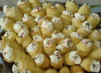 Rulouri cu Cremă de Vanilie și Frișcă – Rețetă Delicioasă Pas cu Pas